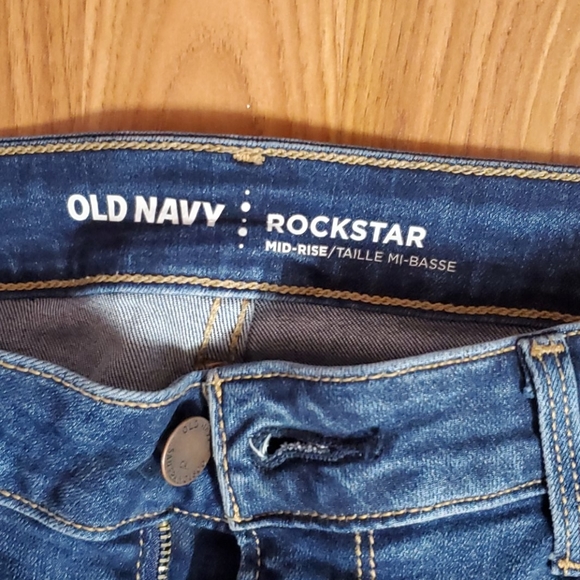Old navy ripped skinny jeans - Picture 4 of 5